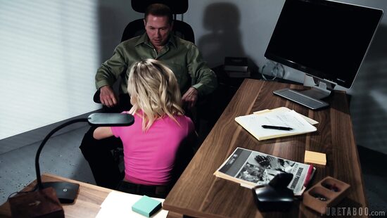 Раздвинутые ножки вместо резюме