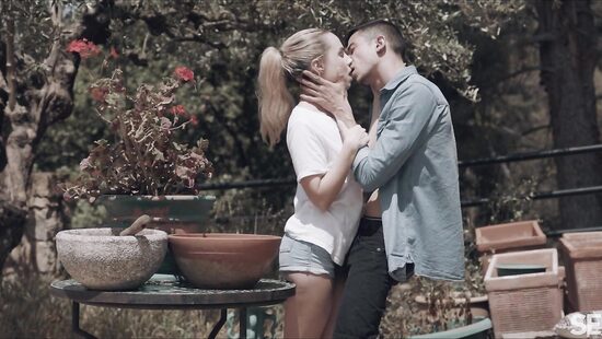 Нежность нахлынула сзади