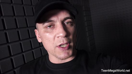 Грязный полицейский отодрал в комнате допроса сексуальную девушку