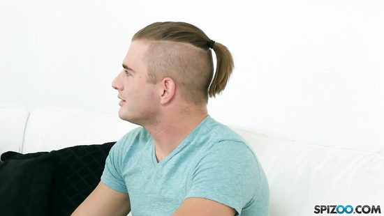 Сисястые подруги по очереди насаживаются на большой агрегат счастливчика