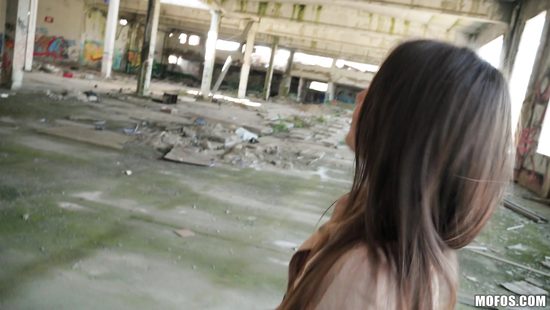 Хитрый парень умудрился развести красивую украинку на минет за небольшую сумму