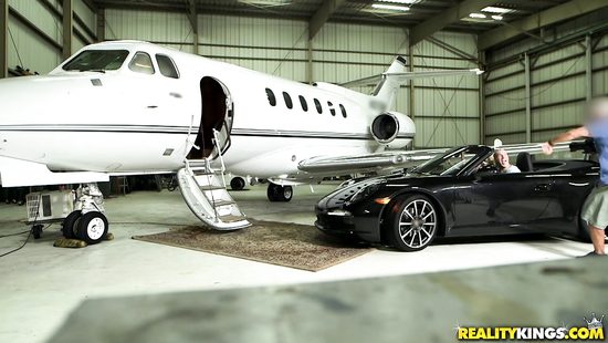 Сексуальные развлечения на вечеринке богатого именинника