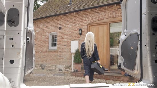 Меломан раскрутил на анальный секс красивую девушку радио мастера