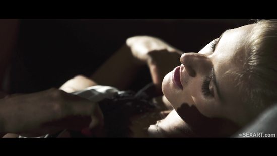 Длинноволосые лесбиянки качественным куни довели друг дружку до оргазма