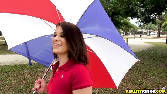 Аппетитная теннисистка искала себе соперника, а нашла секс за деньги