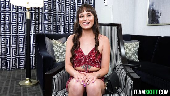 В порнушке всегда найдется место для новенькой