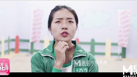 Игра в кальмара: испытание с печеньками - порно пародия