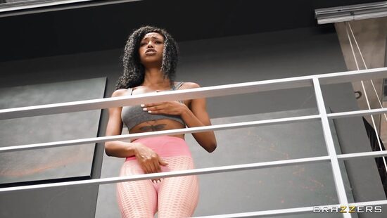 У фитоняшек хватит дырок усмирить спортика