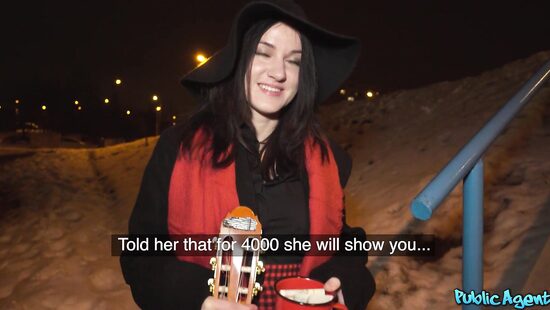 Милая полячка готова заработать попкой