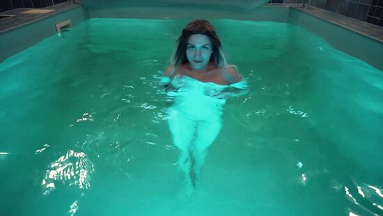 Она снова взялась за старое