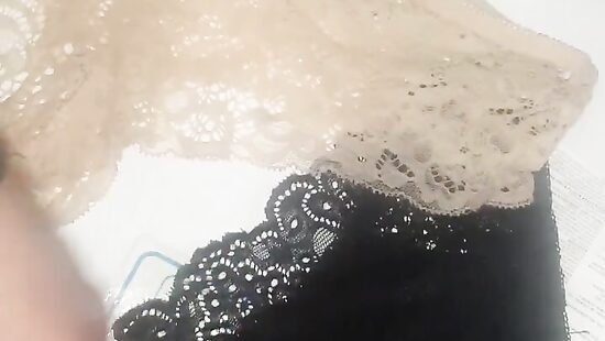 Нашел трусики мамы друга  и кончил на них