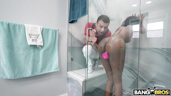 Розовая неловкость