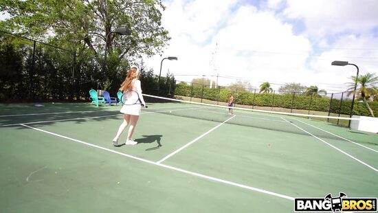 Подача настоящей пеннисистки