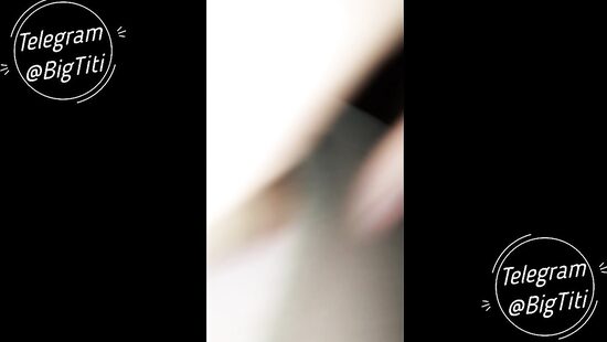 Меня придавило кроватью и сосед воспользовался этим !