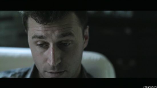 Не женатый мужик проследил за тёлкой с магазина и трахнул ее в волосатую киску