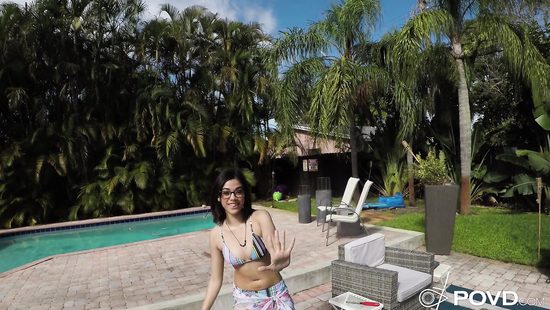 Обливания на Иван Купала переросли в страстный секс с миниатюрной латинкой