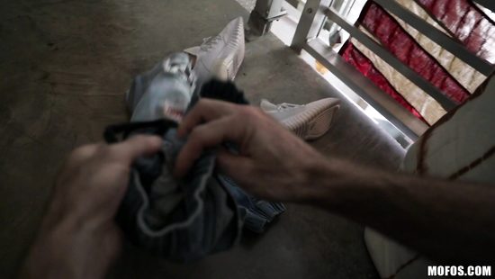 18-летняя Ана Роза мокрой киской соблазнила женатого мужика