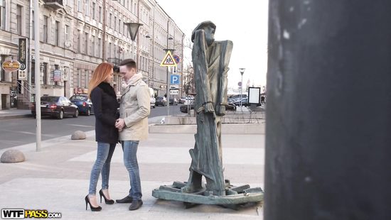 Трахнул скромную рыженькую девку на кухне и кончил ей во влагалище