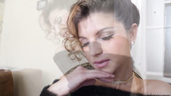 Татуированный бойфренд здоровым членом чуть не порвал очко своей подружке