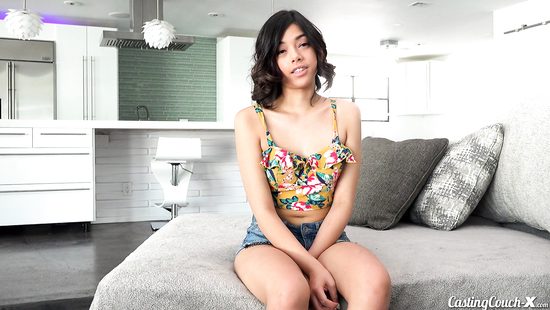 Молоденькую латинку агент отжарил на кастинге и кончил во влагалище