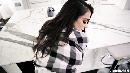 Не смогла пожарить барбекю, зато минет сделала профессионально