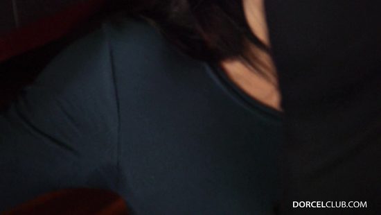 В клубе у барной стойки чувак отодрал свою бывшую подружку