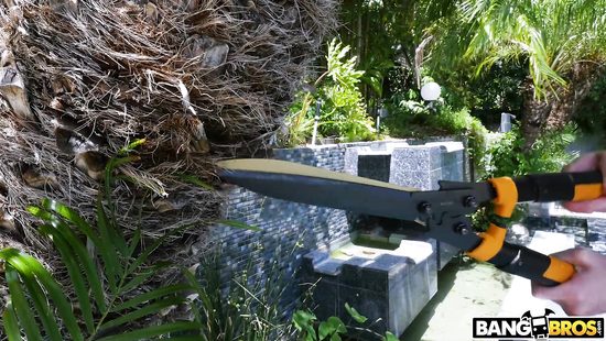 Русский ковбой со своим другом в две дырки чпокнули хозяйку и довели её до сквирта