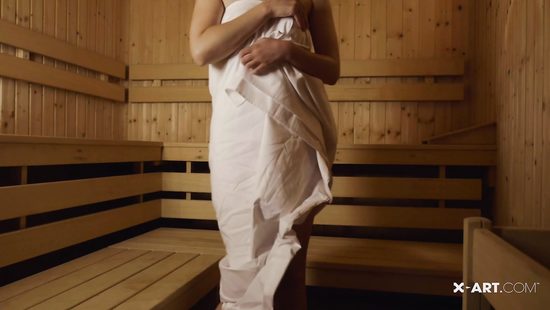 Чистенькие лесбиянки после сауны потерлись влажными пилотками