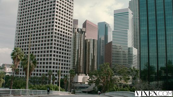 Наглая любовница заявилась в дом к женатому мужику и занялась с ним сексом