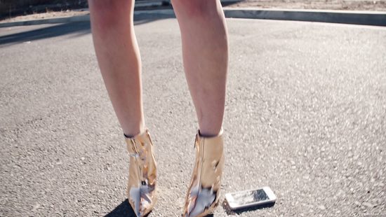 Взрослый мужик отодрал молодую брюнетку в очко и кончил ей в вагину