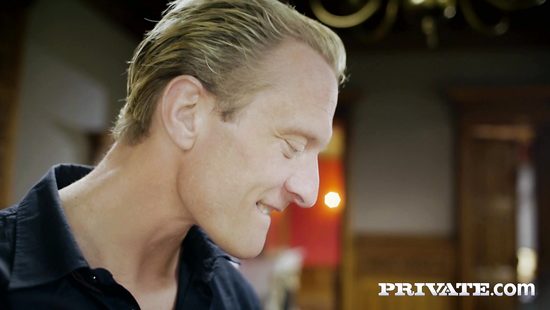 Питерскую красотку отодрали во все щели два мужика