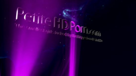 Фитоняшки лесбиянки после тренировки попробовали новые игрушки