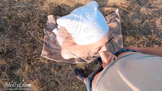 На сеновале киску помяли