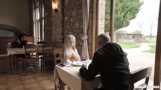 Анальный кремпай на ланч