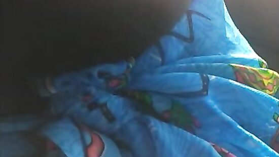 За рулем в лифчике