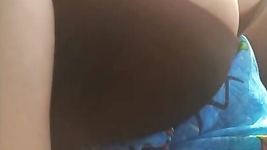 За рулем в лифчике