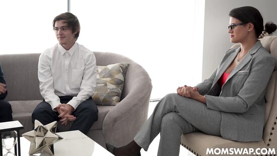 Искушения у бассейна 3: Лицемерие