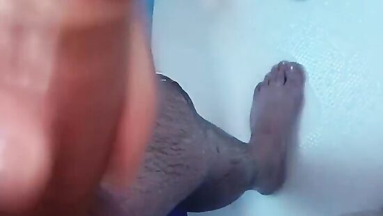 Кончаю в душе