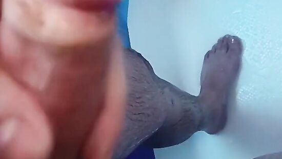 Кончаю в душе