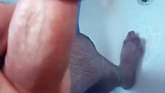 Кончаю в душе