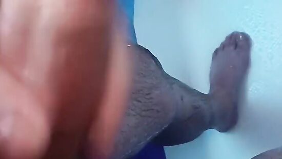 Кончаю в душе