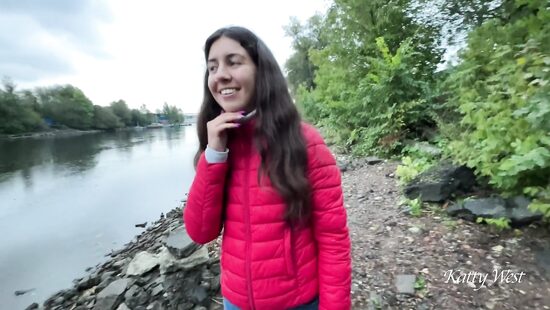 Какая-то очаровательная девушка