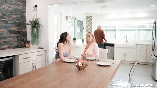 На ужин - анальная доминация