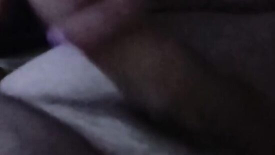 Дрочу парню его член!