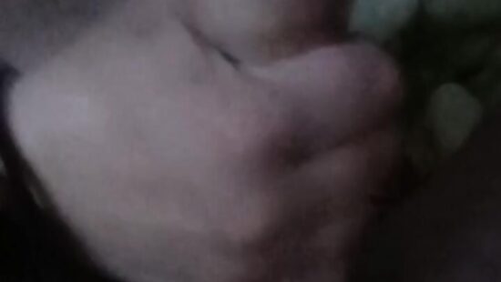 Дрочу парню его член!