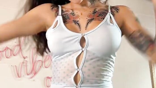 How do you like my dress?