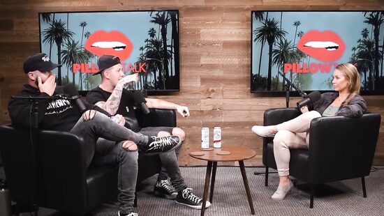 Подкаст "Pillow Talk": Николь Энистон