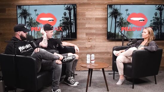 Подкаст "Pillow Talk": Николь Энистон