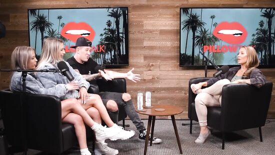 Подкаст "Pillow Talk": Николь Энистон