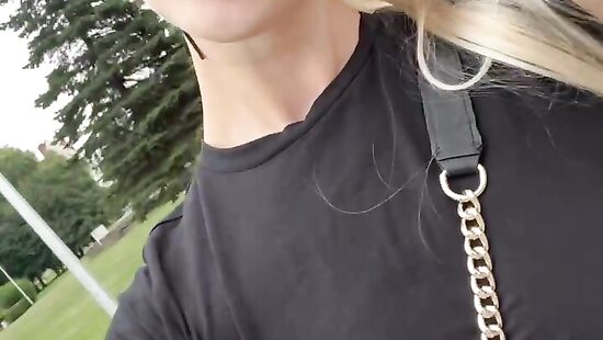 Кто со мной на прогулку?